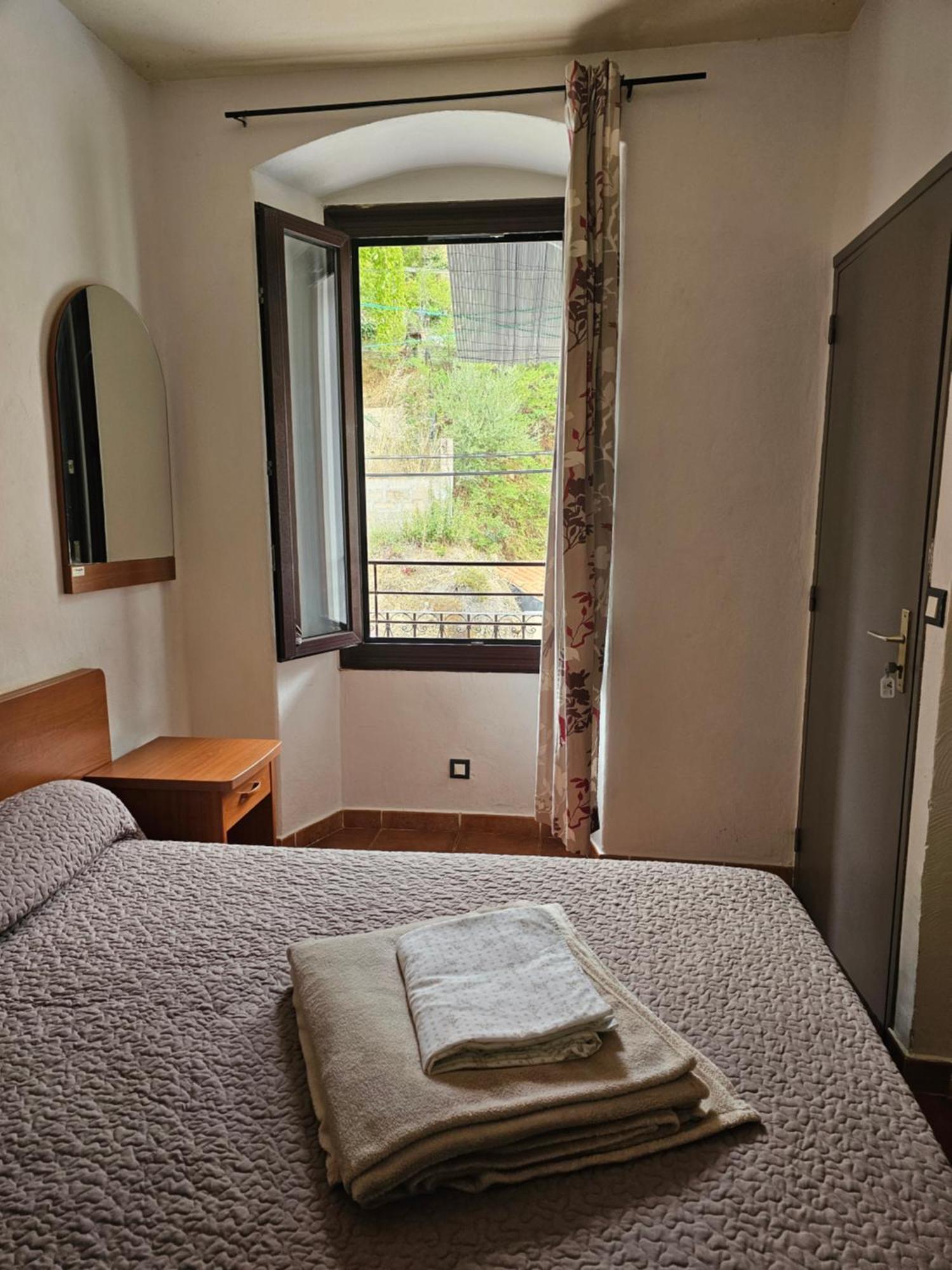 Au Village Serriera  Room photo